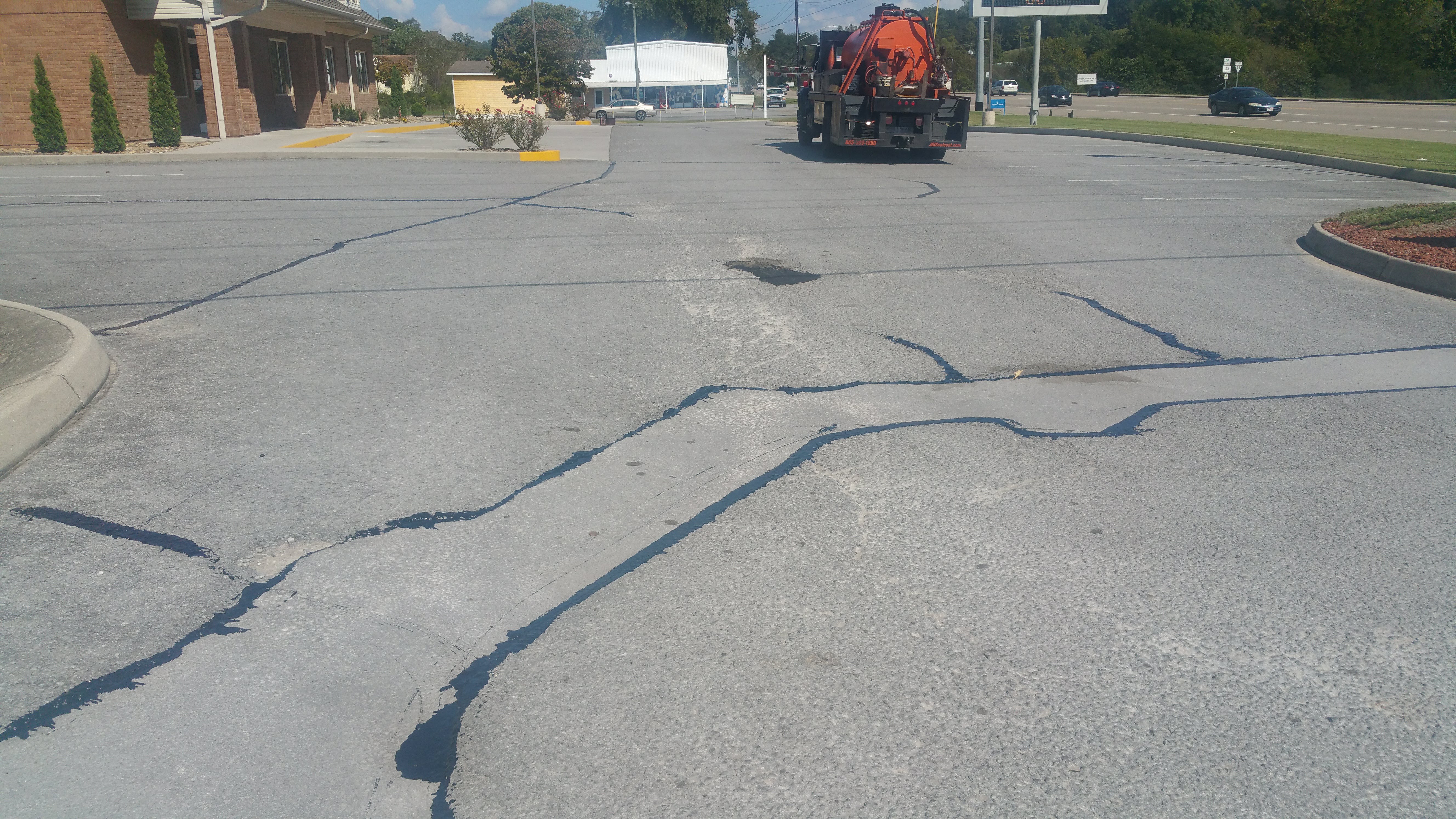 Commercial sealcoating and striping knoxville, Tn