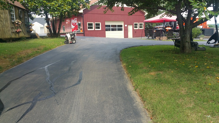 DRIVEWAY SEALCOATING 2 knoxville